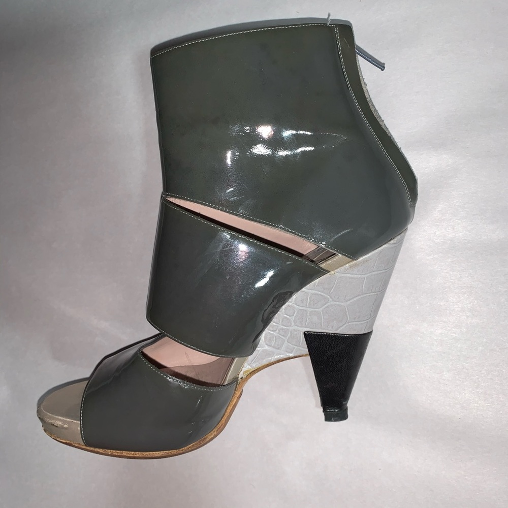 CHLOÉ size 37 patent/crocodile peek a boo BOOTIES